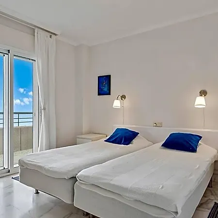 Cozy Beachfront In By Costarentals *